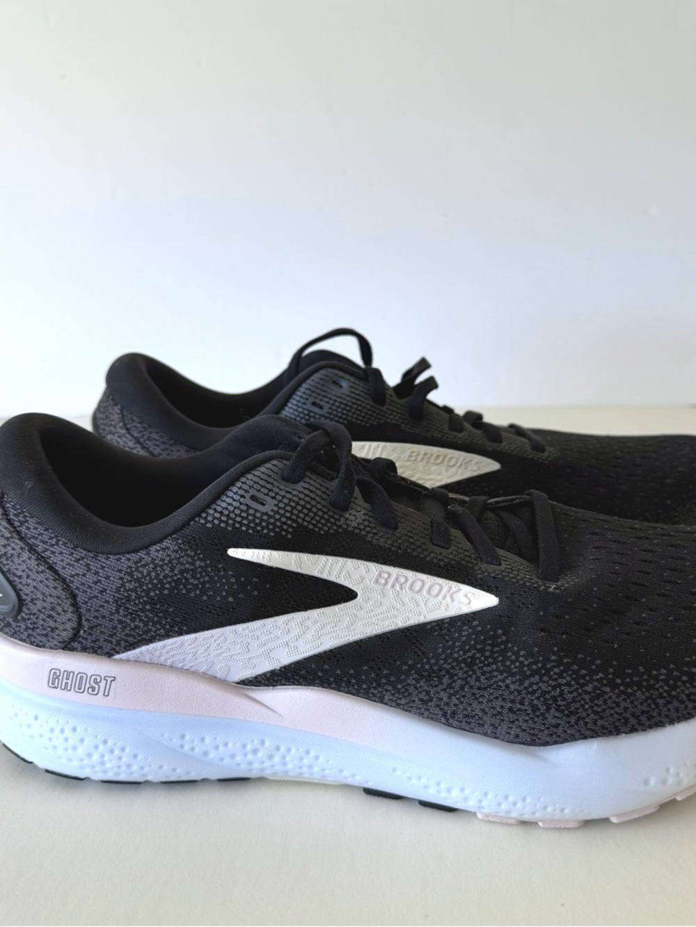 Brooks Ghost 16 120407 Neutral Black White Orchid Ice Women’s Size 10.5